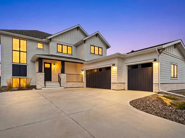 24 S Monterra Lndg, Rocky View County, AB T4C 0G8