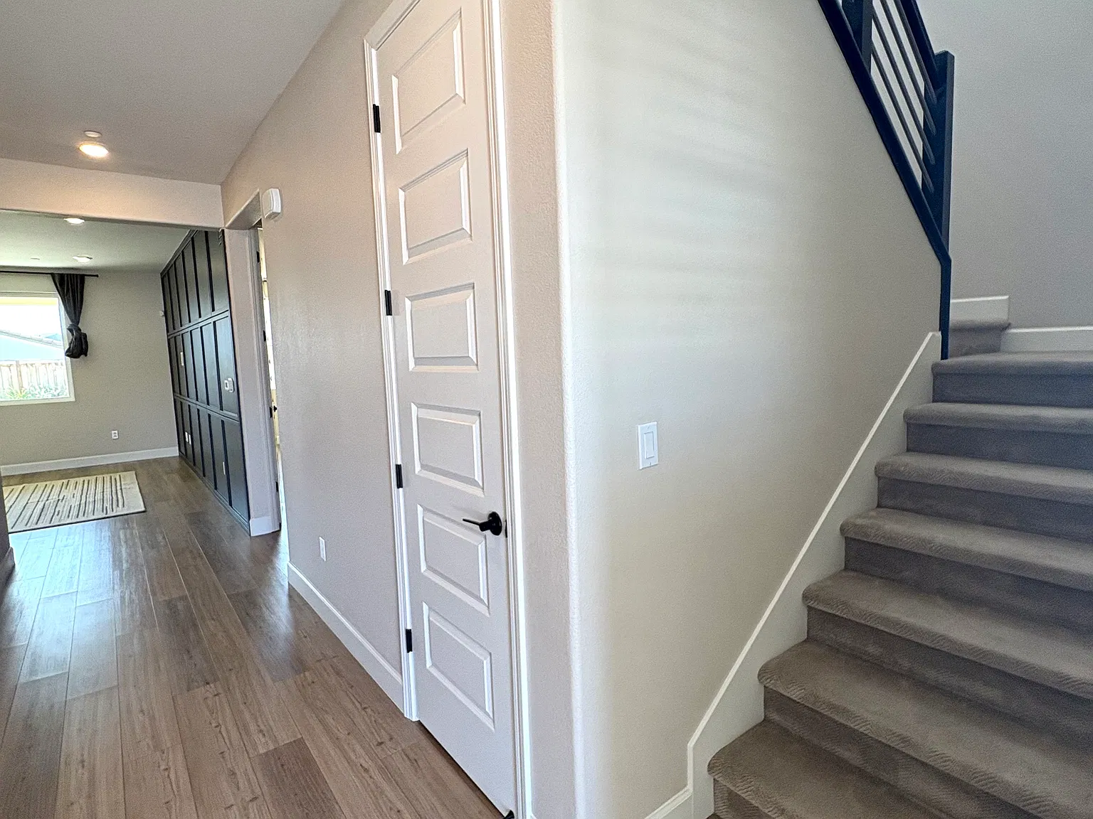 5 bed, 3.5 bath, 2378 sqft, $3,500 — Photo 2