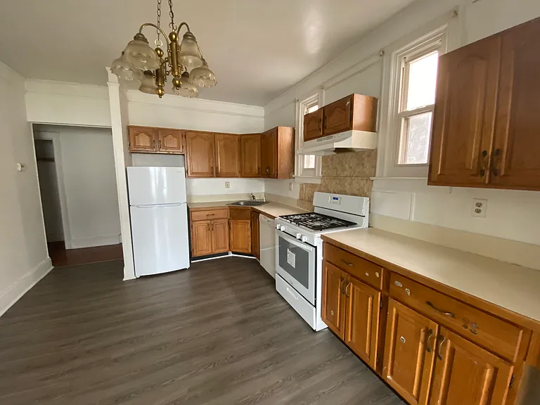51 Linden St #2 — Photo 6