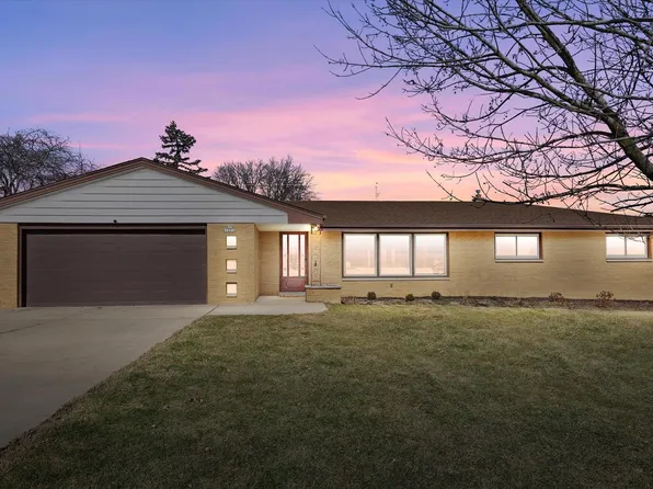 N77W14914 Menomonee Manor DRIVE, Menomonee Falls, WI 53051