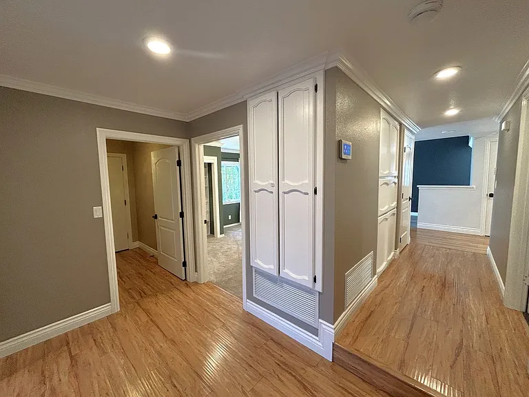 941 W 23rd St — Photo 16