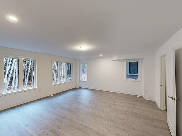 126 Blue Forest Cres — Photo 42