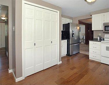 3rd image of 2402 Willow Dr