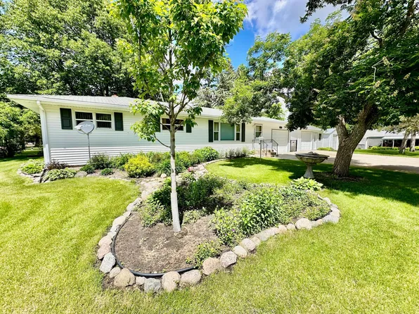 420 W Colfax St, Parkers Prairie, MN 56361