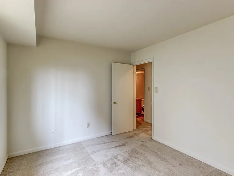 Harbor Inn Apartments — Photo 8