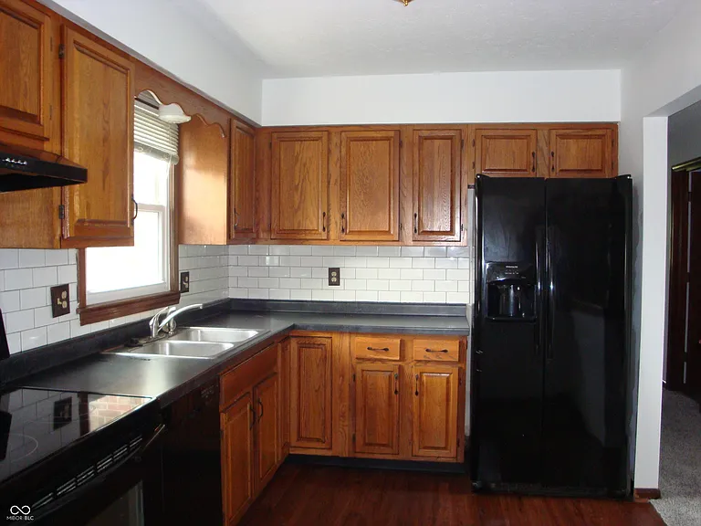8154 Old Farm Ln — Photo 3