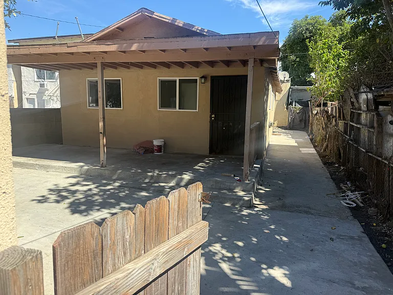 1343 E 59th Pl — Photo 6