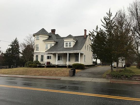 2nd image of 746 Newark Pompton Tpke