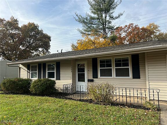 3rd image of 1299 Dewitt Dr