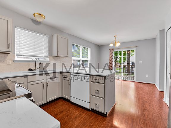 3rd image of 3987 Palace Ave