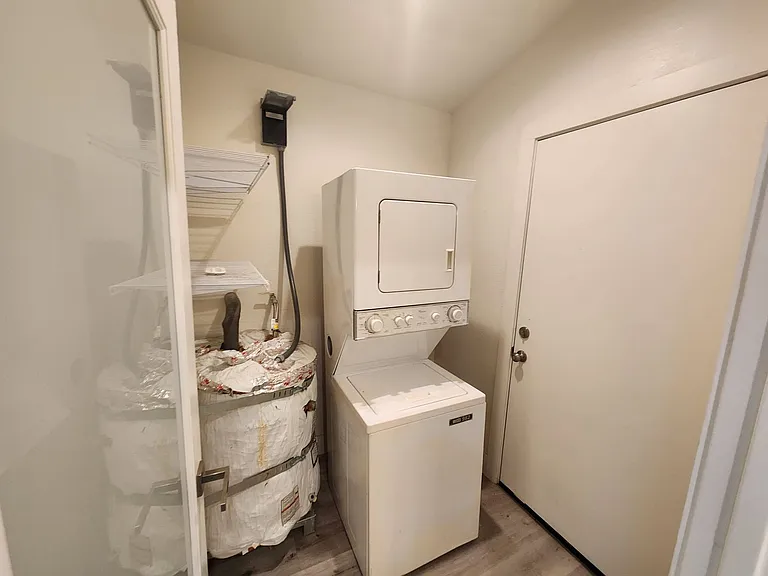 211 S 13th St #6 — Photo 11