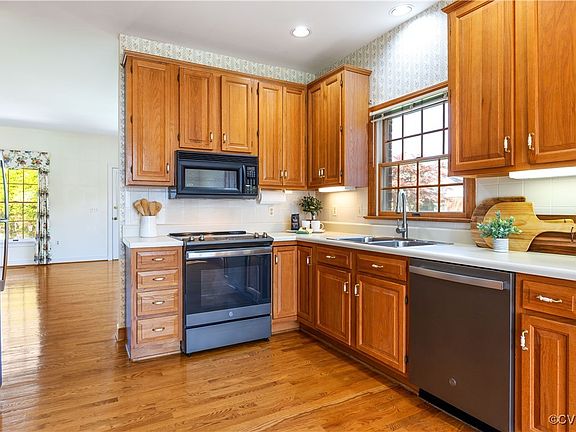 4th image of 4916 Breckstone Pl