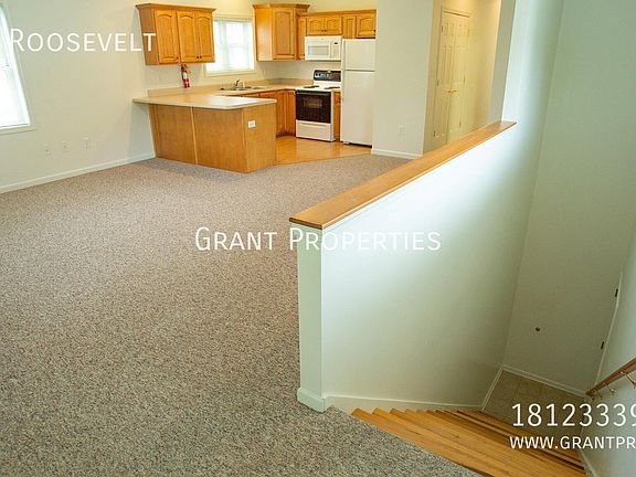 2nd image of 204 S Roosevelt St