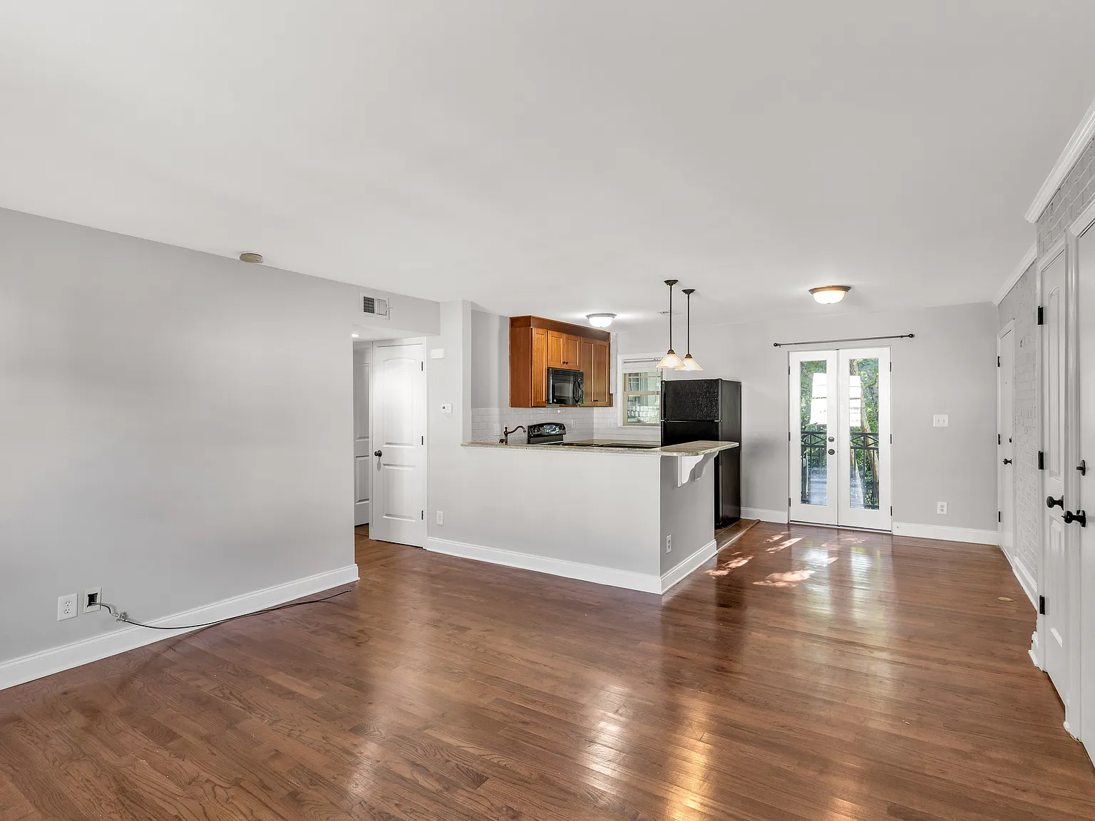 2 bed, 1.5 bath, 827 sqft, $1,750 — Photo 2