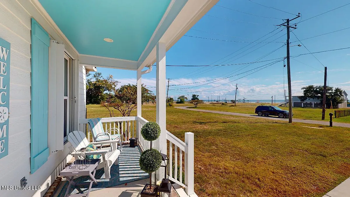 Building Photo - 1215 Ocean View Dr