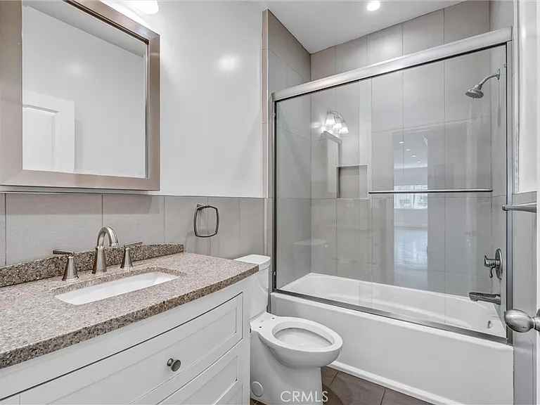 6711 Clybourn Ave — Photo 26