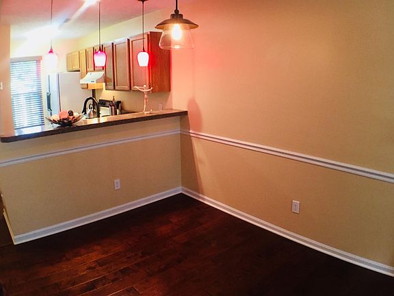 3rd image of 658 Shadywood Ln APT A