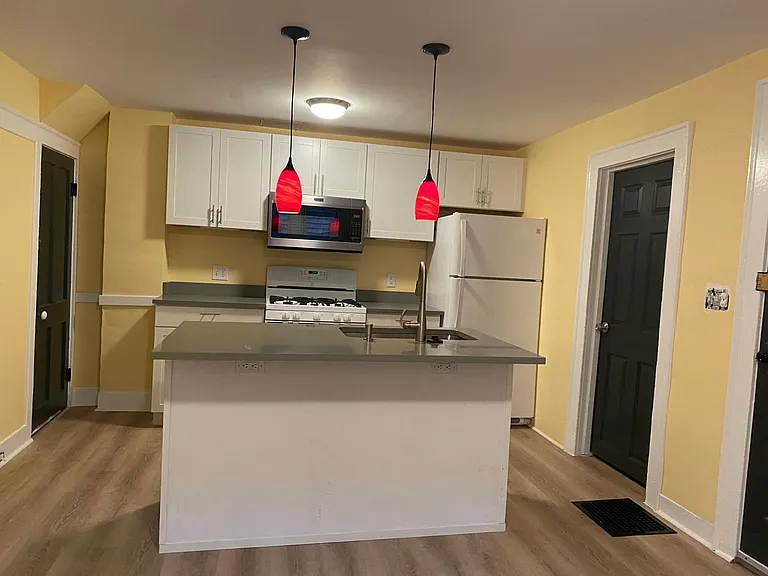 Kitchen with garbage disposal, dishwasher.