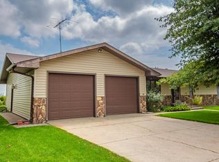 320 Stable Dr, Bertrand, NE 68927