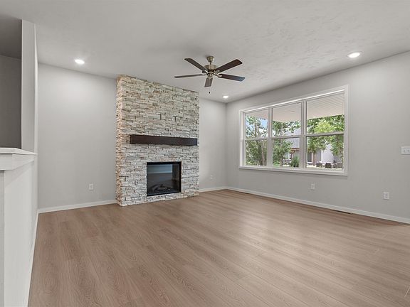2nd image of 3764 Callalilly Ln