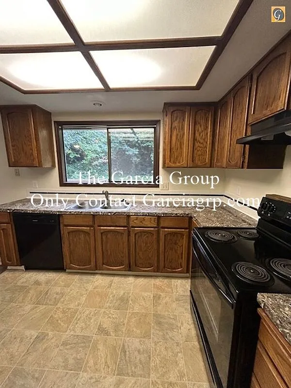4 bed, 2.5 bath, 2000 sqft, $3,195 — Photo 3