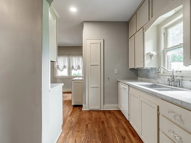 2421 NW 19th St — Photo 19