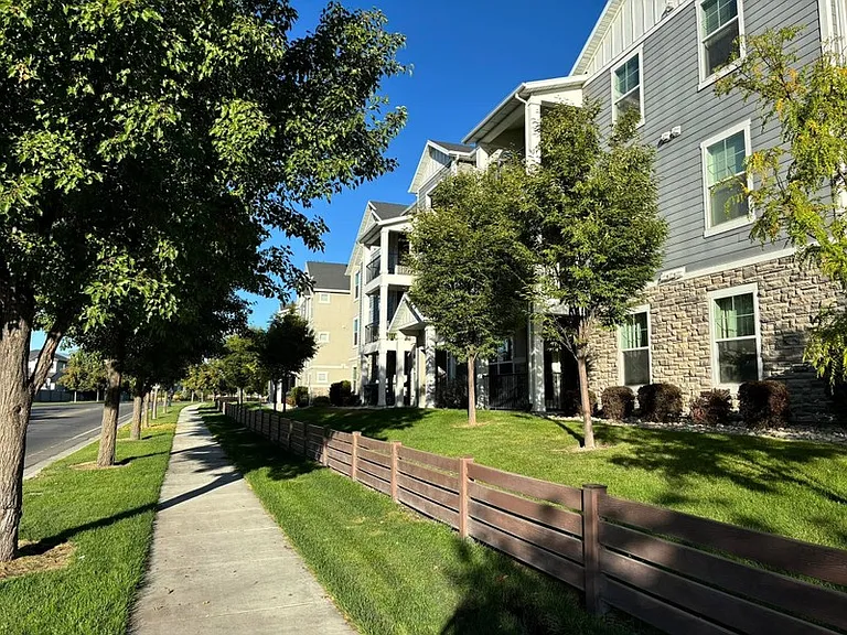 9 W Seasons Dr — Photo 1