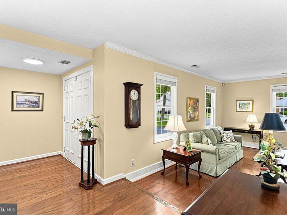 4th image of 115 Coffee Tree Ct