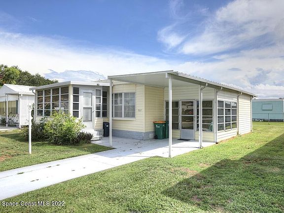 3rd image of 907 Hawthorn Cir