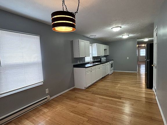 3rd image of 2601 N Pauline Ave
