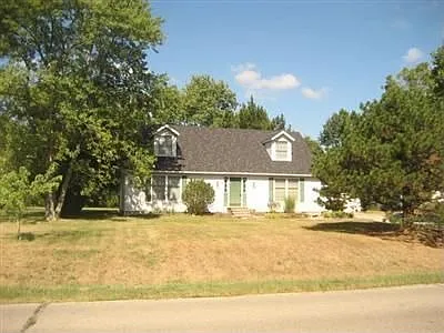 811 Chelsea Dr photo 1