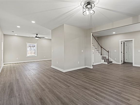 3rd image of 8 Powell St
