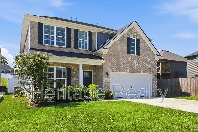 4 bed, 2.5 bath, 2540 sqft, $3,100 — Photo 2