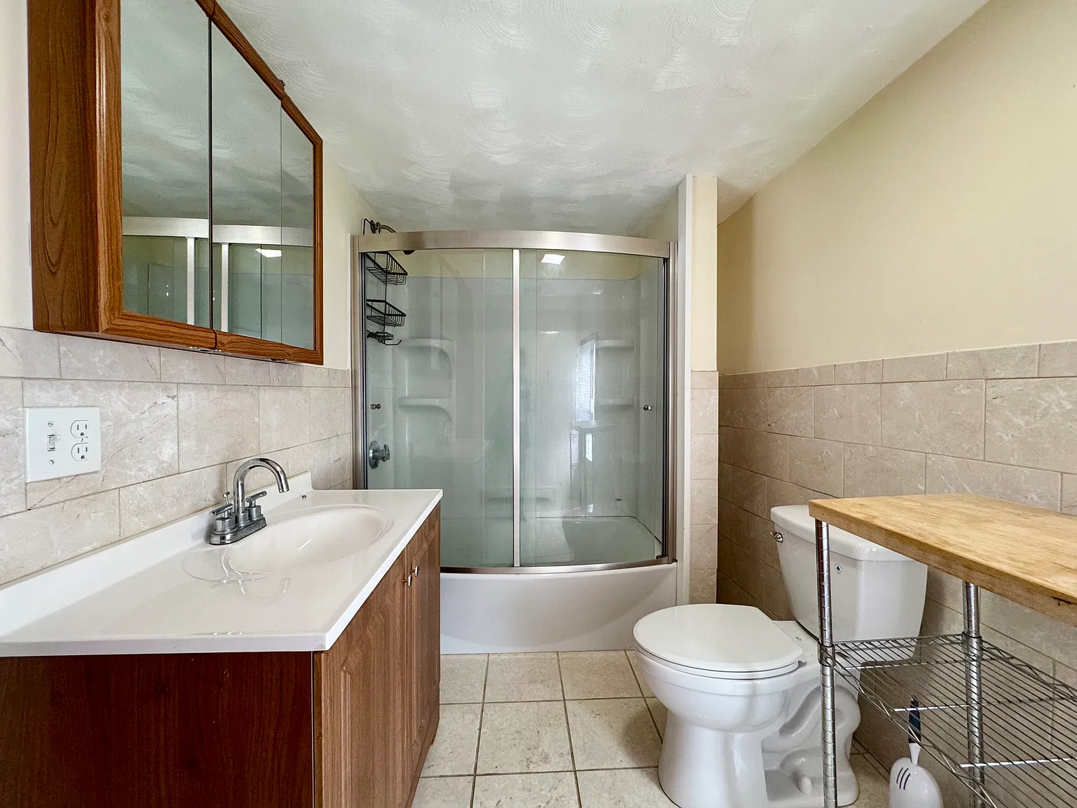 3 bed, 1050 sqft, $2,000 — Photo 4