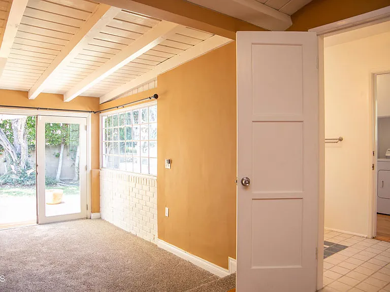 7601 Flight Ave — Photo 16