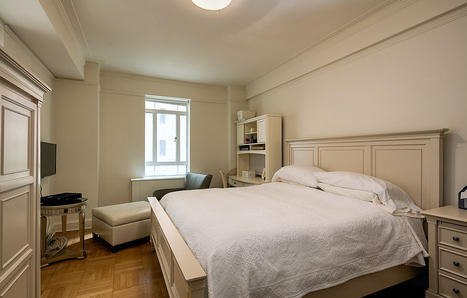 2nd image of 25 Central Park W APT 2U