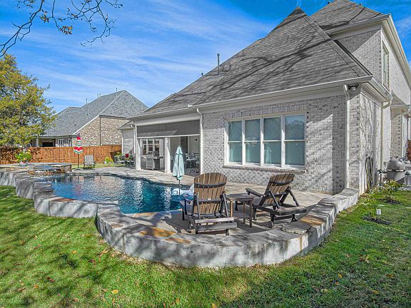 4th image of 1631 Exmoor Ln