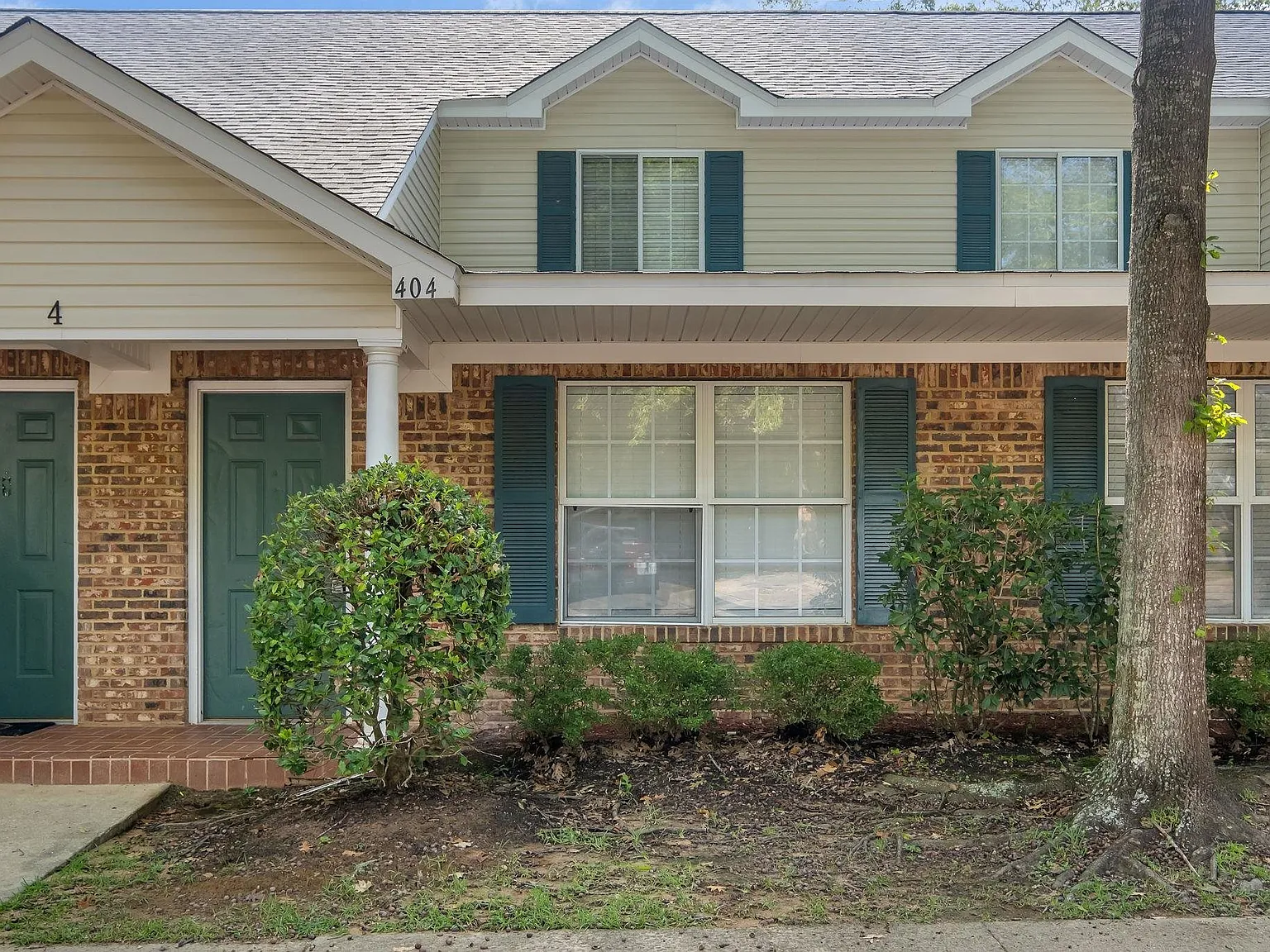 3 bed, 1209 sqft, $1,600 — Photo 2
