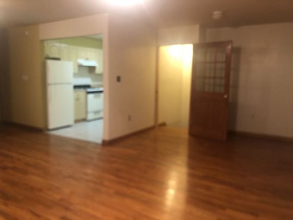 4th image of 13104 Farmers Blvd Fl 2