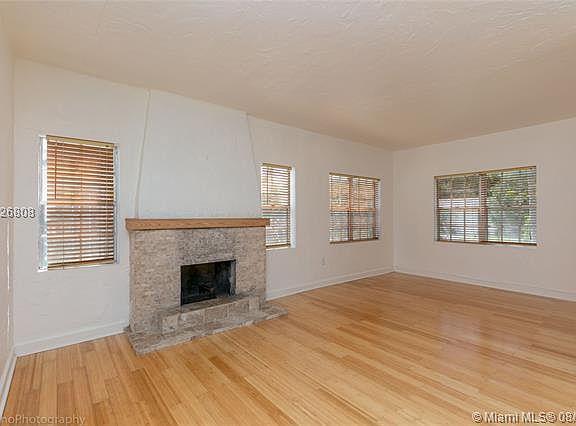 4th image of 525 Giralda Ave