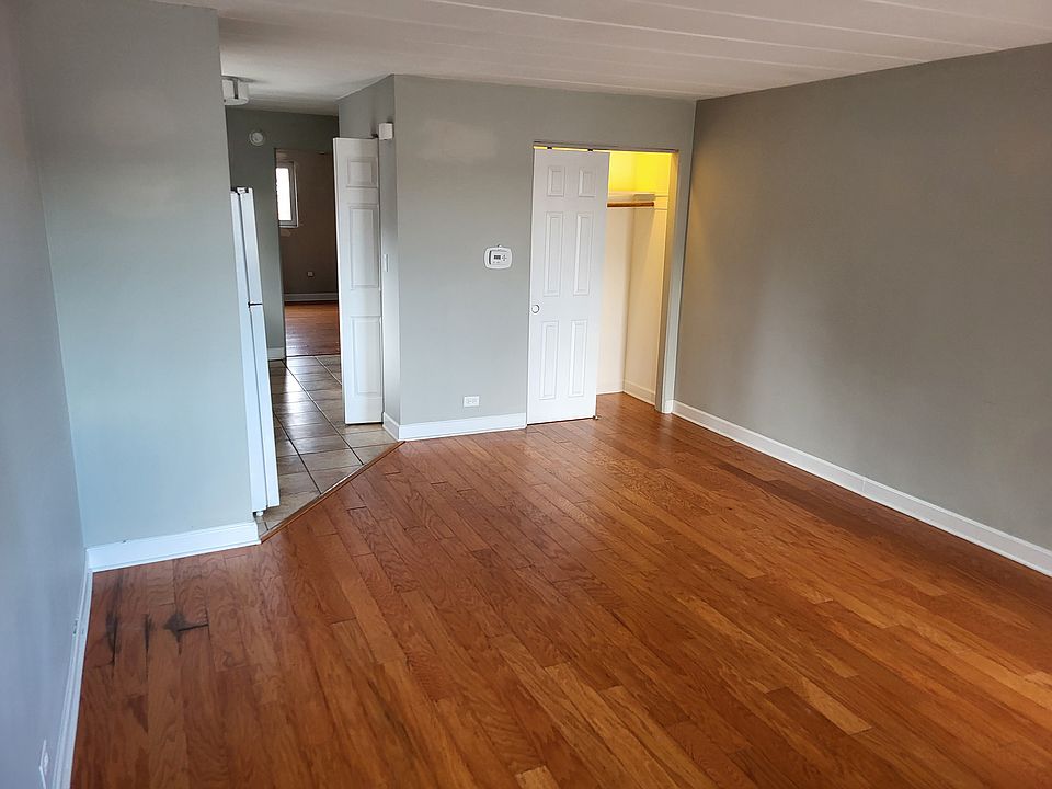 Clothes closet, Heat control on wall.