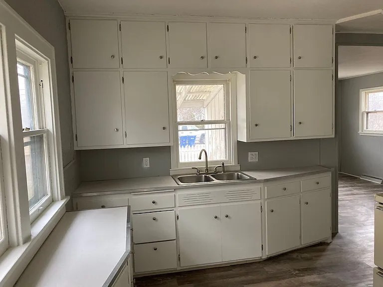 727 Washington Memorial Dr — Photo 3