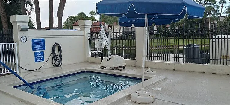 5801 Coach House Cir #B — Photo 37