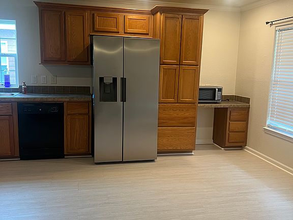3rd image of 110 Stoneridge Dr