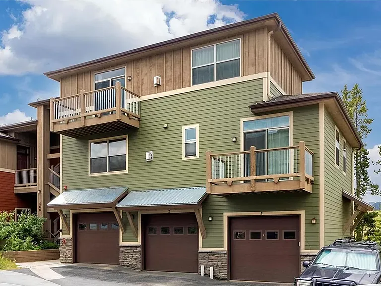 Condo located in top floor