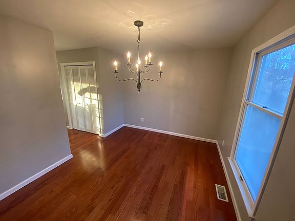 2nd image of 1414 Crescent Ct