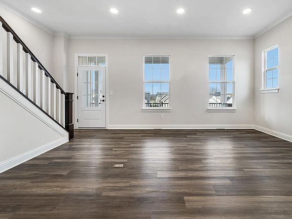 4th image of 137 Parkerwood Ln