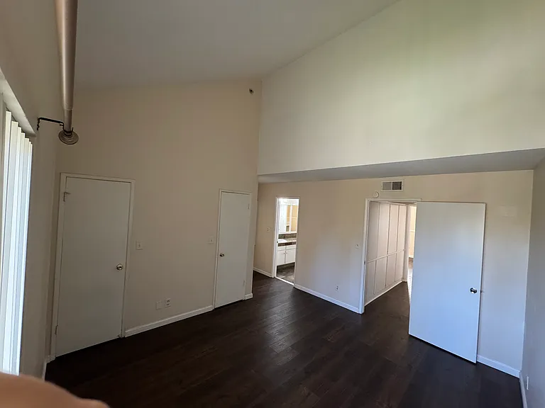 7631 Reseda Blvd — Photo 12