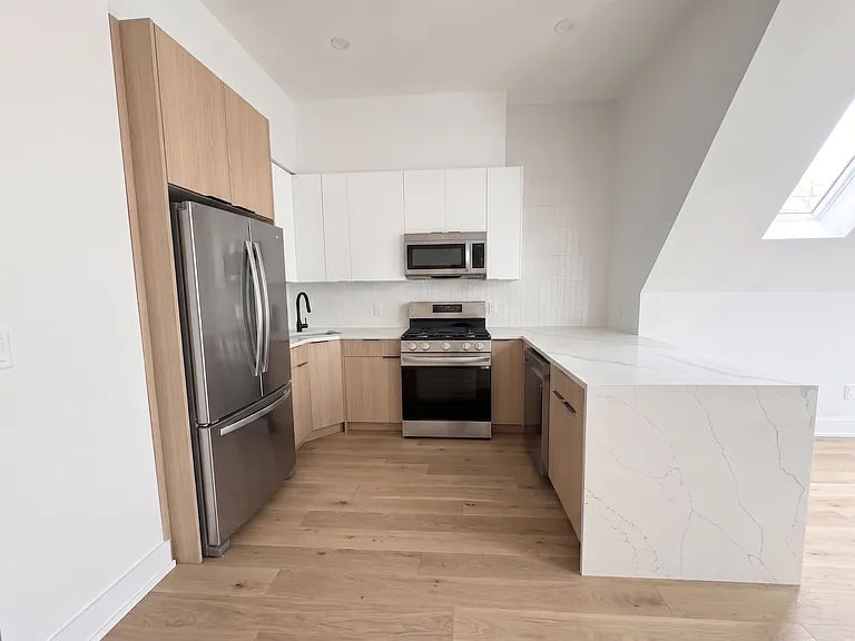 1317 N Ashland Ave #4F — Photo 2