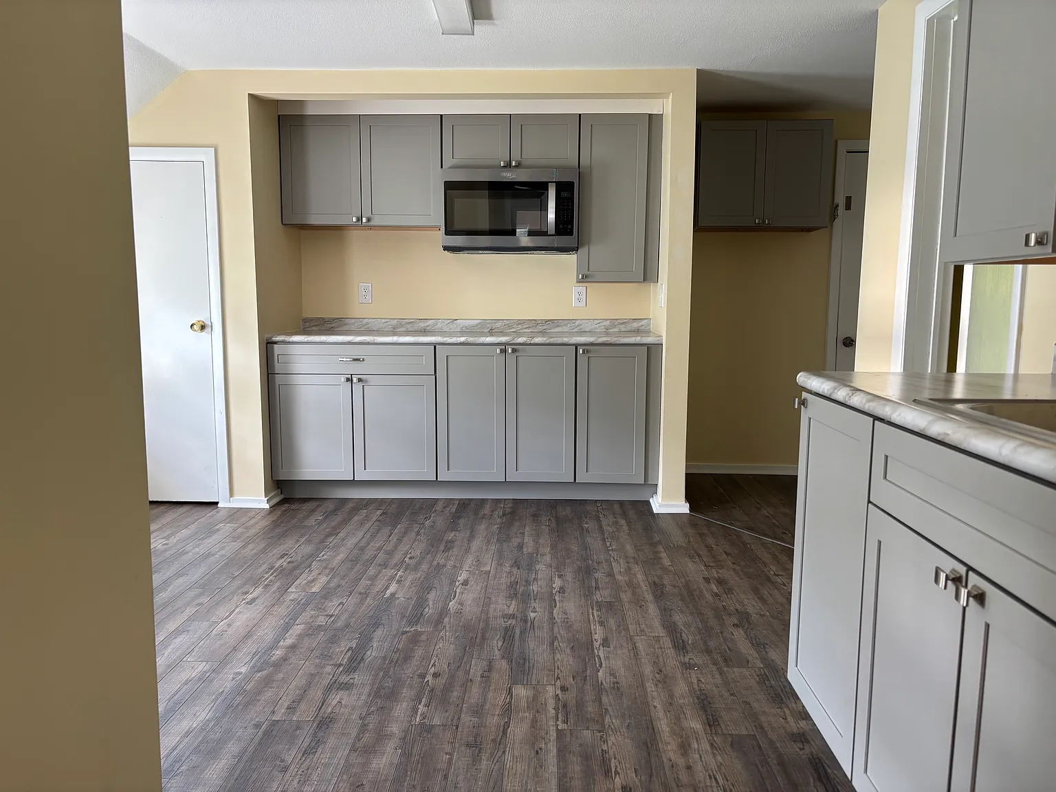 2 bed, $1,400 — Photo 2